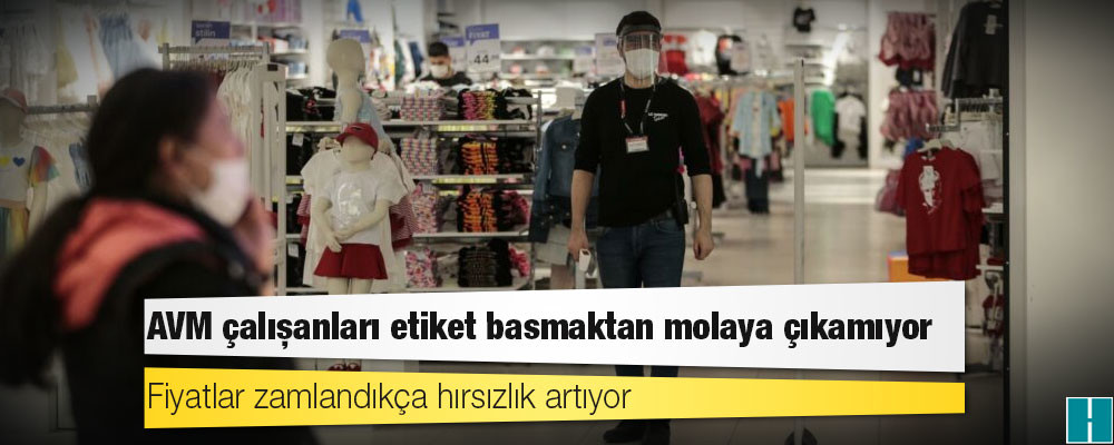 AVM çalışanları etiket basmaktan molaya çıkamıyor