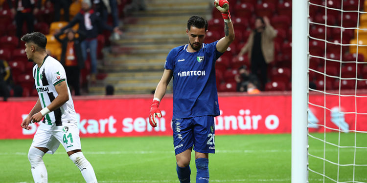 Abdulkadir Sünger, Galatasaray'a geçit vermedi: 18 kurtarış, 1 penaltı golü, 1 penaltı kurtarışı