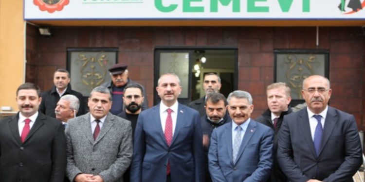 Adalet Bakanı'na cemevi yanıtı: Seçim yatırımı, samimi bulmuyoruz