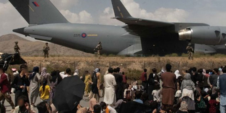 'Afganistan'dan tahliyeler sırasında İngiltere Dışişleri Bakanlığı'nda kaos vardı'