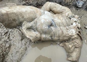 Aizanoi Antik Kenti kazısında 'Herkül'ün mermer heykeli bulundu