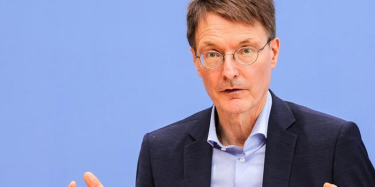 Alman Sağlık Bakanı resmi Omicron sayılarından kuşkulu