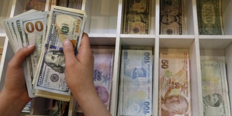 Alman bankası Commerzbank'tan yeni dolar/lira öngörüsü