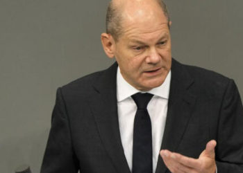 Almanya Başbakanı Scholz: Şahin ve Türeci milyonlarca insanın hayatını kurtardı