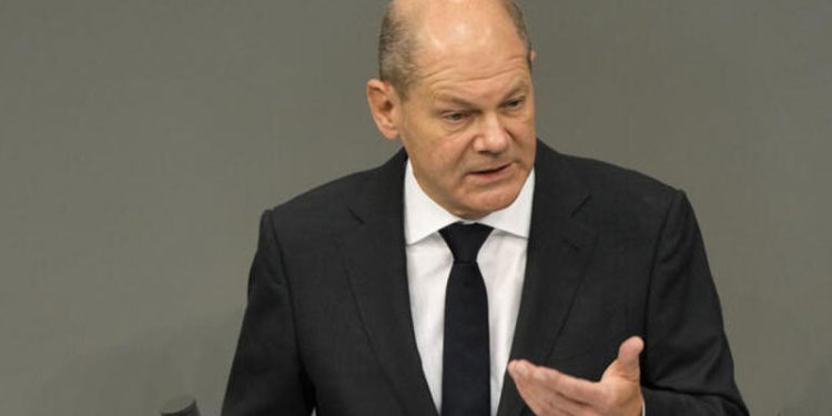 Almanya Başbakanı Scholz: Şahin ve Türeci milyonlarca insanın hayatını kurtardı