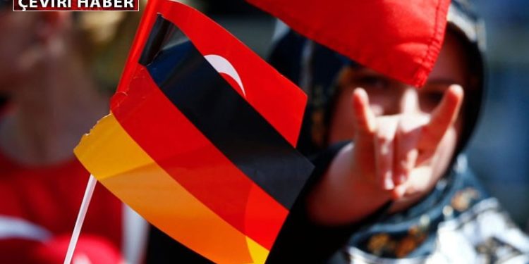 'Almanya Bozkurtlara koruma sağlıyor, suçlarını görmezden geliyor'