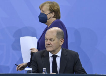 Almanya, aşısız kişileri kamusal hayattan dışlama kararı aldı