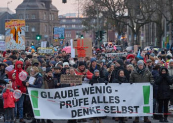 Almanya'da aşı karşıtlarının eyleminde arbede çıktı