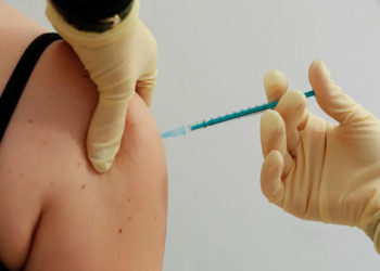 Almanya'da aşı olmayanlara yeni kısıtlamalar getirildi