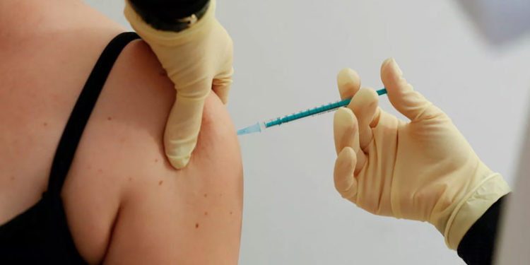 Almanya'da aşı olmayanlara yeni kısıtlamalar getirildi