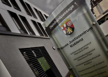 Almanya'da aşırı sağcı bir çifte ait yüzlerce silah ele geçirildi