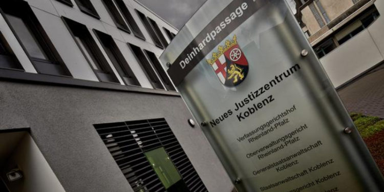 Almanya'da aşırı sağcı bir çifte ait yüzlerce silah ele geçirildi