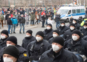 Almanya'da sağ radikal aşı karşıtları, Saksonya eyaleti Başbakanı Kretschmer'e suikast planlamış