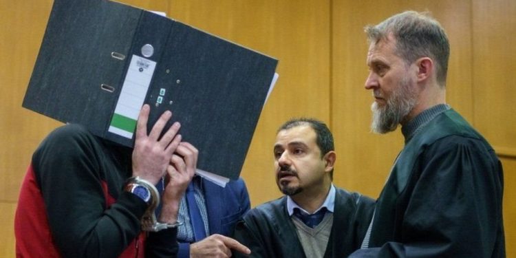 Almanya'da yargılanan IŞİD üyesine, Ezidilere soykırımdan ömür boyu hapis cezası verildi