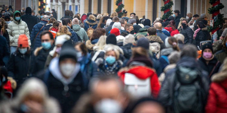 Almanya’da aşı karşıtı bir grup Saksonya eyaleti başbakanına suikast hazırlıkları yaparken yakalandı