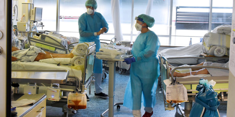 Almanya’da sağlık çalışanlarına Covid-19 aşı zorunluluğu