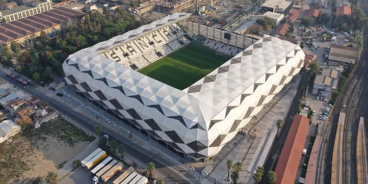 Alsancak Mustafa Denizli Stadı'nda tarihi maç