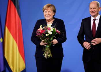 Angela Merkel görevini Başbakan Olaf Scholz'a devretti