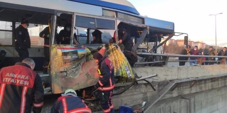 Ankara'da otobüs kazası: 20 yaralı