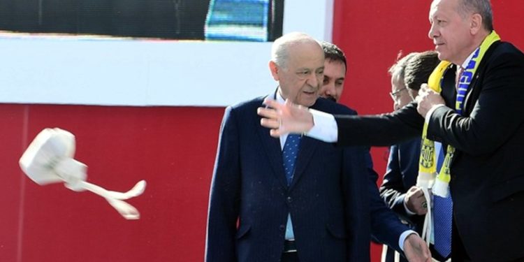 Anket: Ekonomik krize rağmen AKP hâlâ birinci parti
