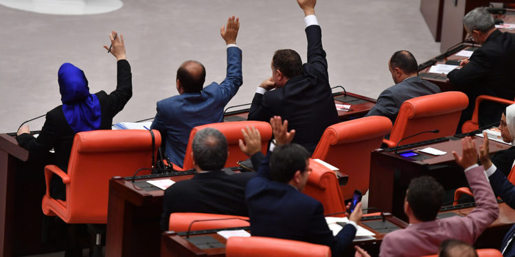 Annesi ve babası KHK’lı lise öğrencisi intihar etti