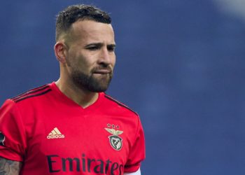 Arjantinli futbolcu Otamendi soyguna uğradı; boynuna kemer bağladılar!