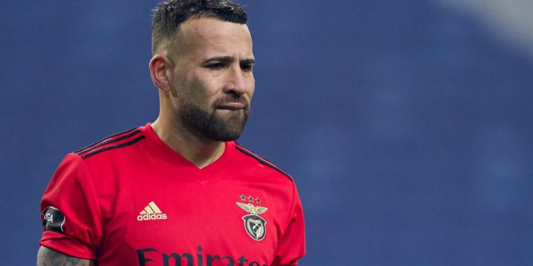 Arjantinli futbolcu Otamendi soyguna uğradı; boynuna kemer bağladılar!