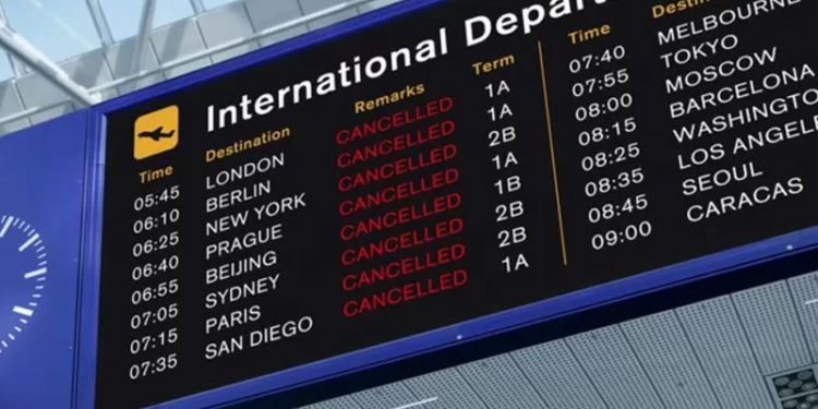 Artan koronavirüs vakaları mürettebat açığına neden oldu, binlerce uçuş iptal edildi