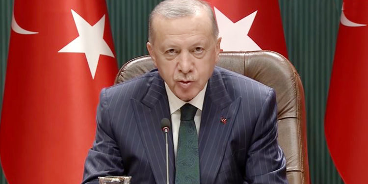 Asgari ücret 4 bin 250 lira oldu