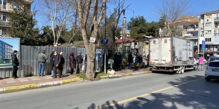 Associated Press ajansı böyle duyurdu: Türkiye’nin para birimi çöküyor