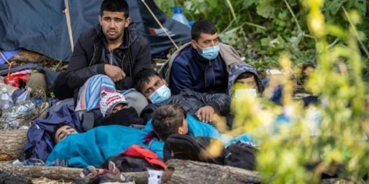 Avrupa’nın göbeğinde göçmen dramı: İnsani yardımları engelleyen yasa onaylandı