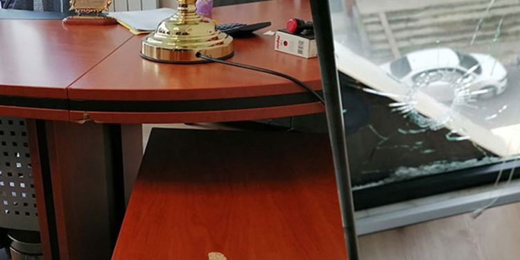 Avukatlık bürosunda 4 kişiyi öldüren muhtarın 4 kez müebbet hapsi istendi