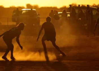 Avustralya hükümeti 'ırkçı' yardım programı yüzünden yerlilere tazminat ödeyecek