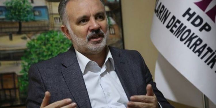 Ayhan Bilgen istifa etti: Yolcu yolunda gerek