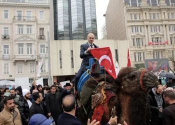 Aşı karşıtları eylem yaptı: Ankara’ya deve kervanıyla gideceğiz