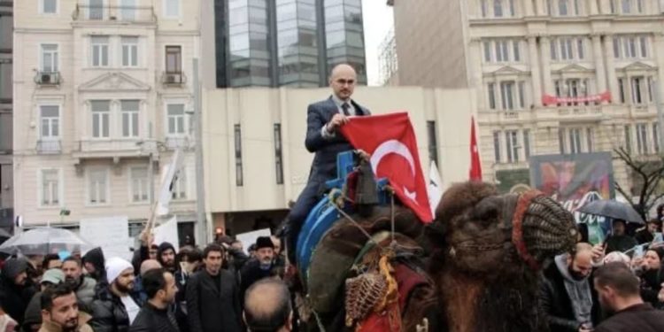 Aşı karşıtları eylem yaptı: Ankara’ya deve kervanıyla gideceğiz