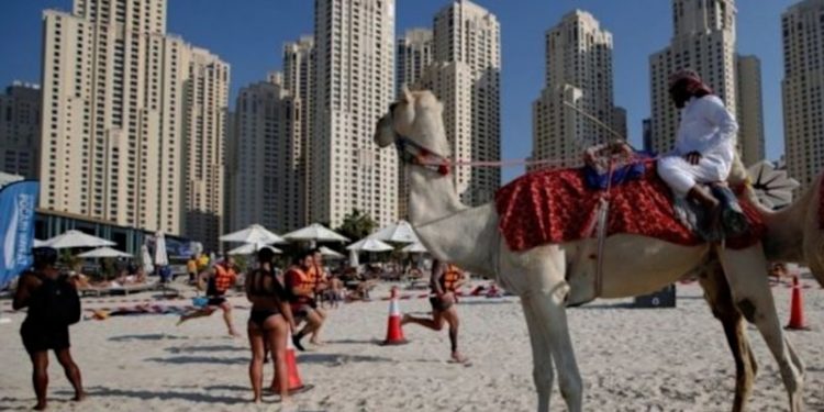 BAE, hafta sonu tatil günlerini artırıyor: Pazar günü de eklendi