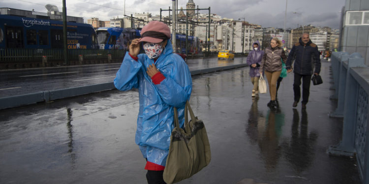 Bakan Koca: Fırtınada 5 kişi hayatını kaybetti, 63 kişi yaralandı