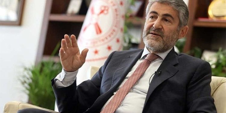 Bakan Nebati patronlara 'Hepiniz 100'er milyon dolar bozdurun' demiş