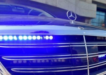 Bakan eşi için 30’dan fazla polis, 9 çakarlı araç!