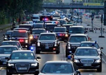 Bakan eşinin koruma polisi ve çakarlı araç saltanatı