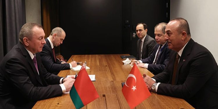 Bakan Çavuşoğlu'ndan İsveç'te kritik görüşmelerde bulundu