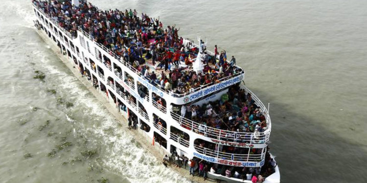 Bangladeş’te feribot yangını: 38 kişi öldü