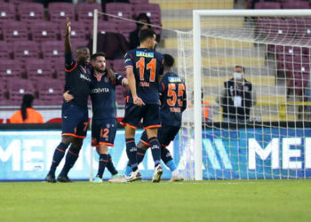 Başakşehir, Hatay'da üç puanı üç golle aldı