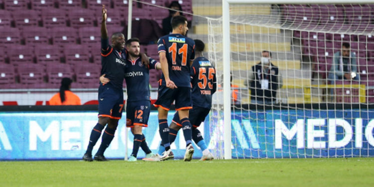 Başakşehir, Hatay'da üç puanı üç golle aldı