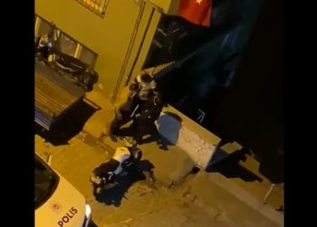 Bekçi tuttu, polis gence tokat atıp ‘seni öldürürüm’ dedi