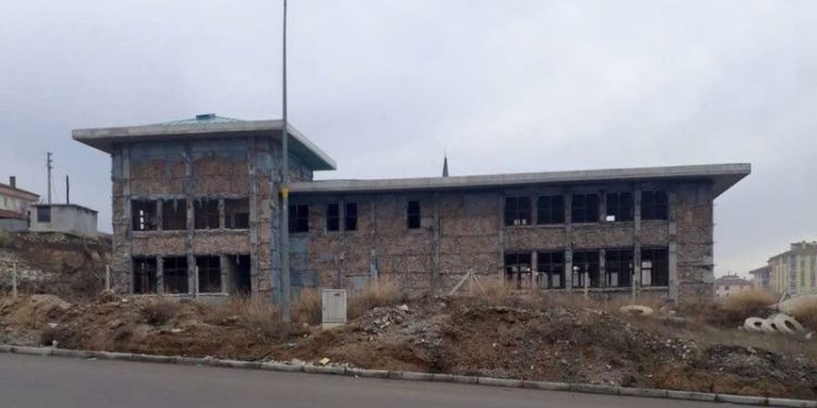 Belediye bütçesi kullanılarak 5 milyon harcanan Kuran kursu çürümeye terk edildi