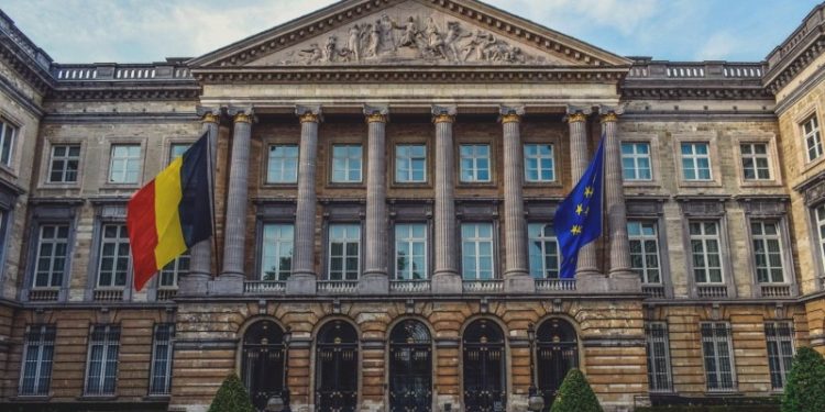 Belçika mahkemelerindeki başörtüsü yasağı kaldırıldı