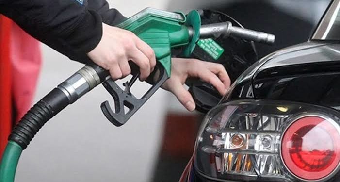 Benzine gece yarısından itibaren 56 kuruşluk zam geliyor