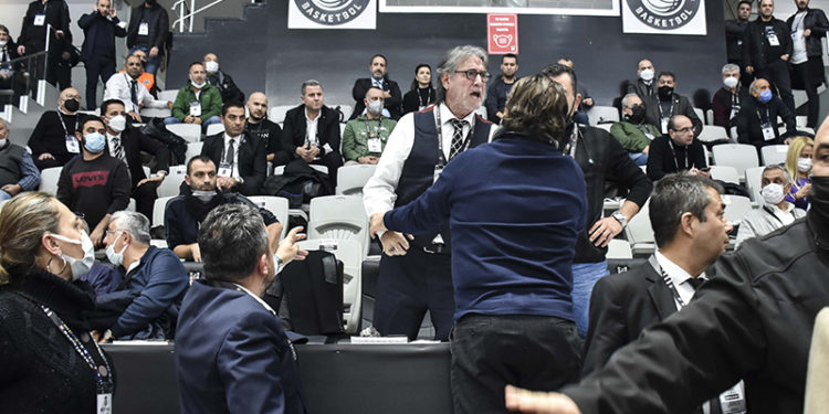 Beşiktaş Genel Kurulu'nda gerginlik